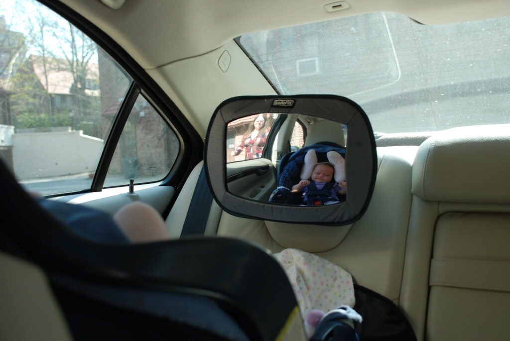 Choosing the baby car mirror